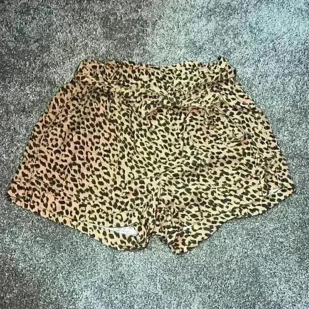 Aerie Leopard Animal Print Pull-On Paperbag Style Cuffed Camp Short Size S Small